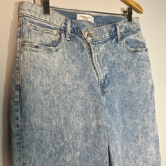 Abercrombie & Fitch Ultra High Rise 90s Straight Crossover Jean Size 31/12 - Picture 5 of 9